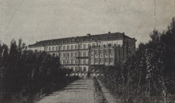 A new school in Engels, capital of the Volga German Republic