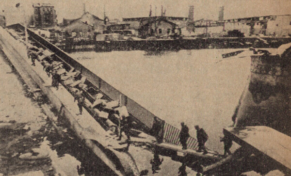 Troops cross bridge over Spree